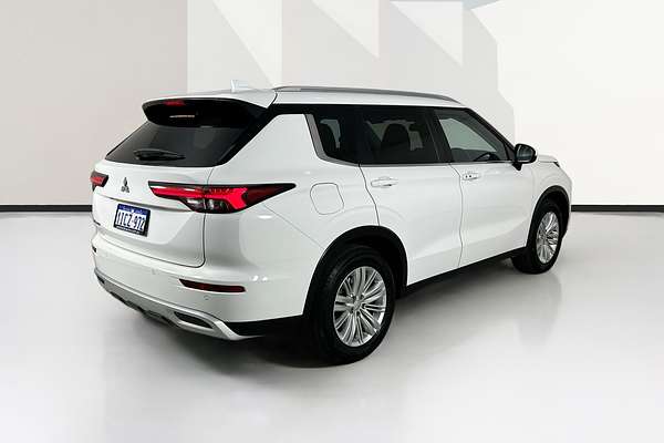 2024 Mitsubishi Outlander LS ZM