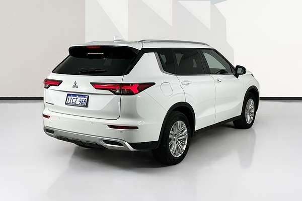 2024 Mitsubishi Outlander LS ZM