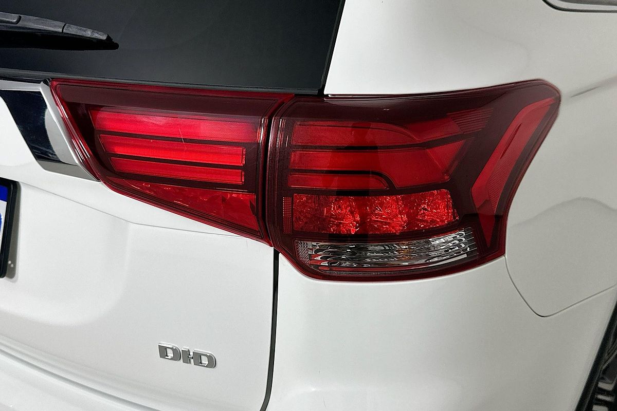 2016 Mitsubishi OUTLANDER LS SAFETY PACK (4x4) 7 SEATS ZK MY17