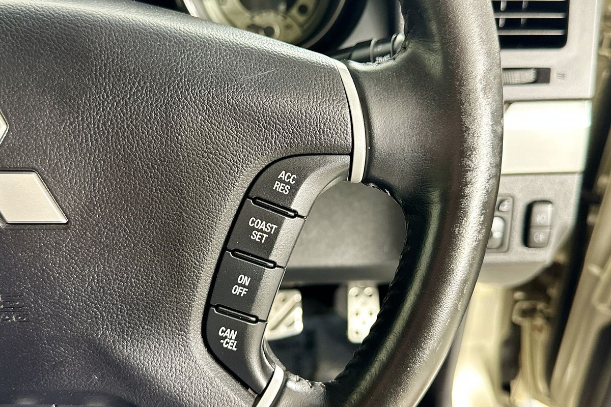 2013 Mitsubishi PAJERO EXCEED LWB (4x4) NW MY13