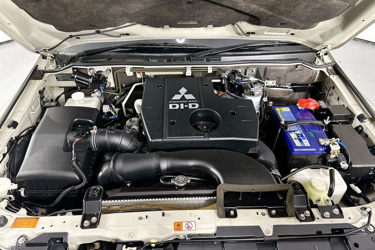 2013 Mitsubishi PAJERO EXCEED LWB (4x4) NW MY13