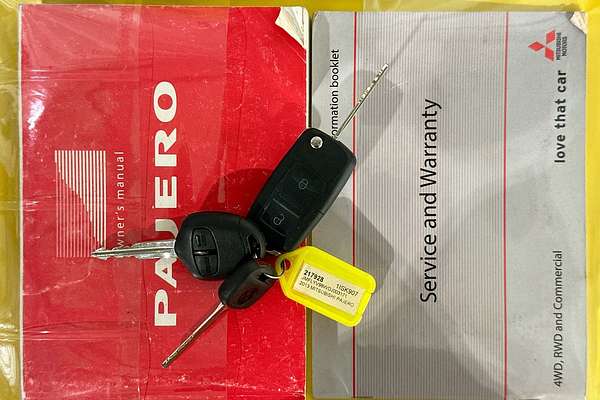 2013 Mitsubishi PAJERO EXCEED LWB (4x4) NW MY13