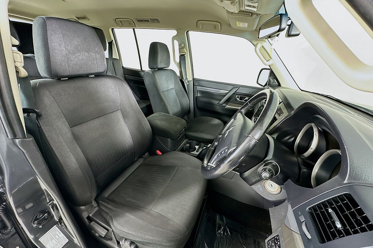 2019 Mitsubishi PAJERO GLX NX