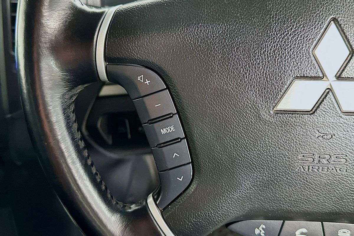 2011 Mitsubishi PAJERO GLS LWB (4x4) NT MY11