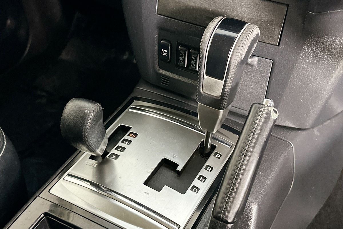 2014 Mitsubishi PAJERO GLS LWB (4x4) NX MY15