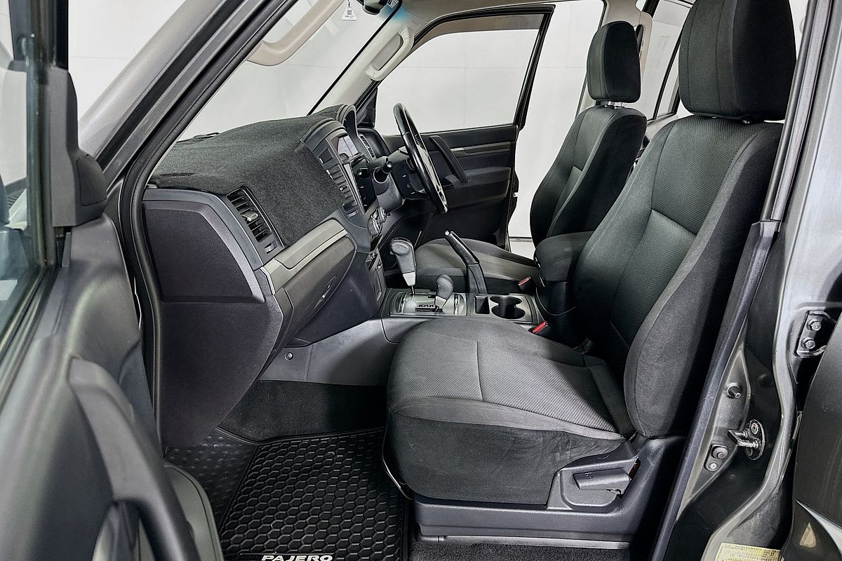 2011 Mitsubishi PAJERO GLS LWB (4x4) NT MY11