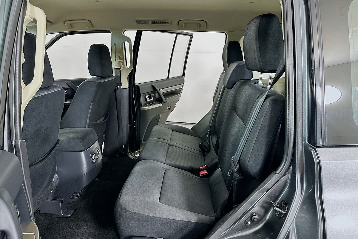 2019 Mitsubishi PAJERO GLX NX