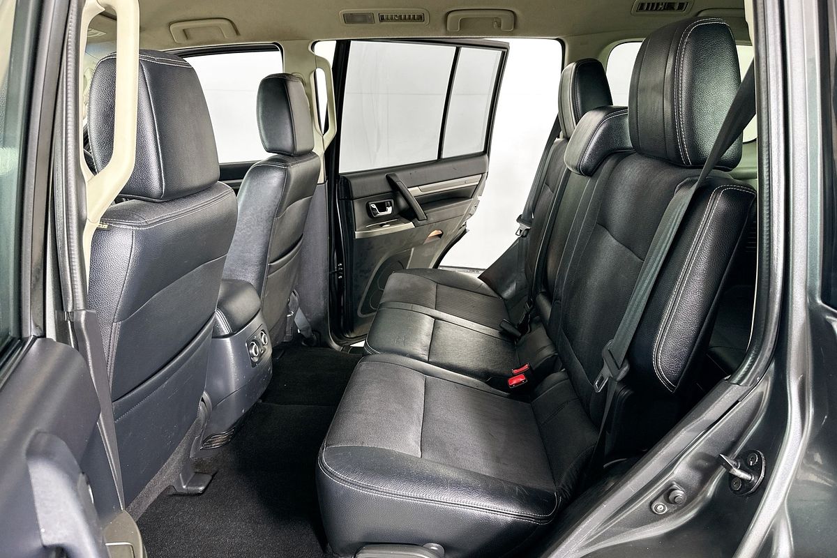 2014 Mitsubishi PAJERO GLS LWB (4x4) NX MY15