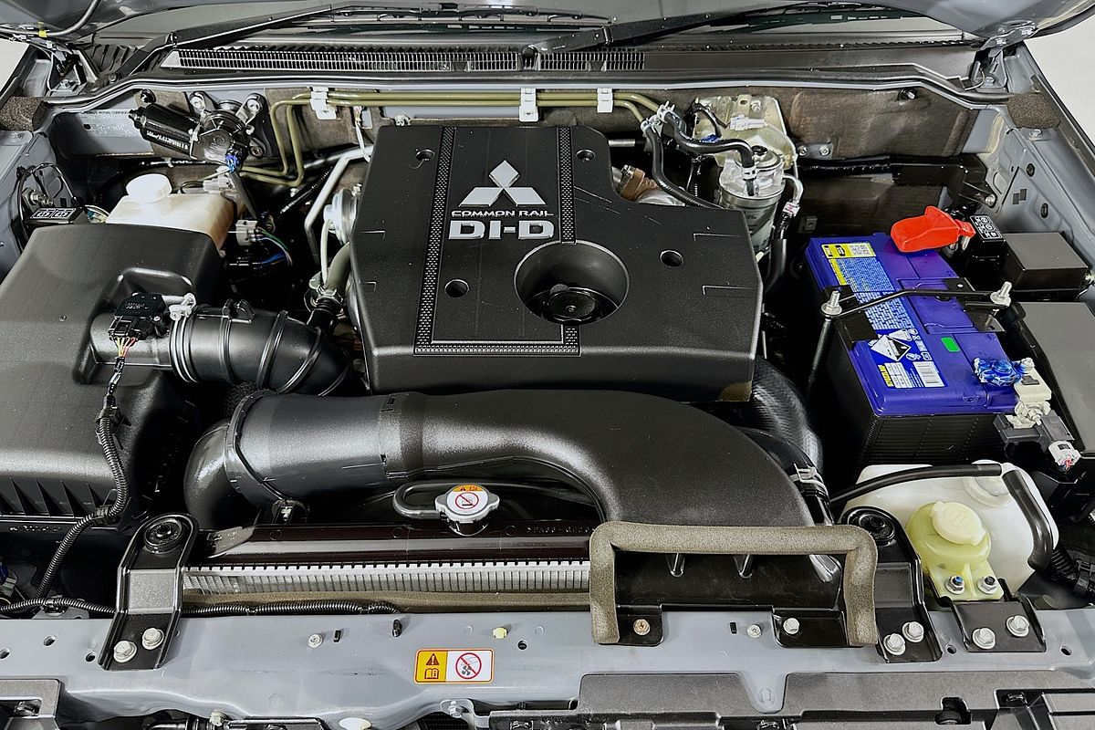 2019 Mitsubishi PAJERO GLX NX