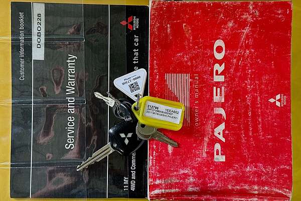 2011 Mitsubishi PAJERO GLS LWB (4x4) NT MY11