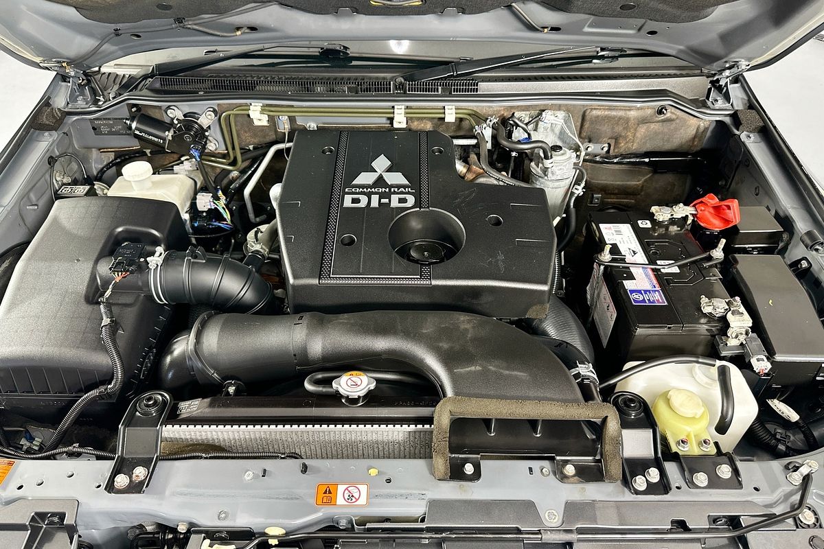 2014 Mitsubishi PAJERO GLS LWB (4x4) NX MY15
