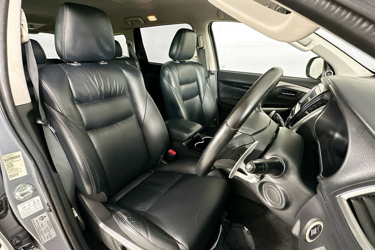 2016 Mitsubishi PAJERO SPORT EXCEED (4x4) QE