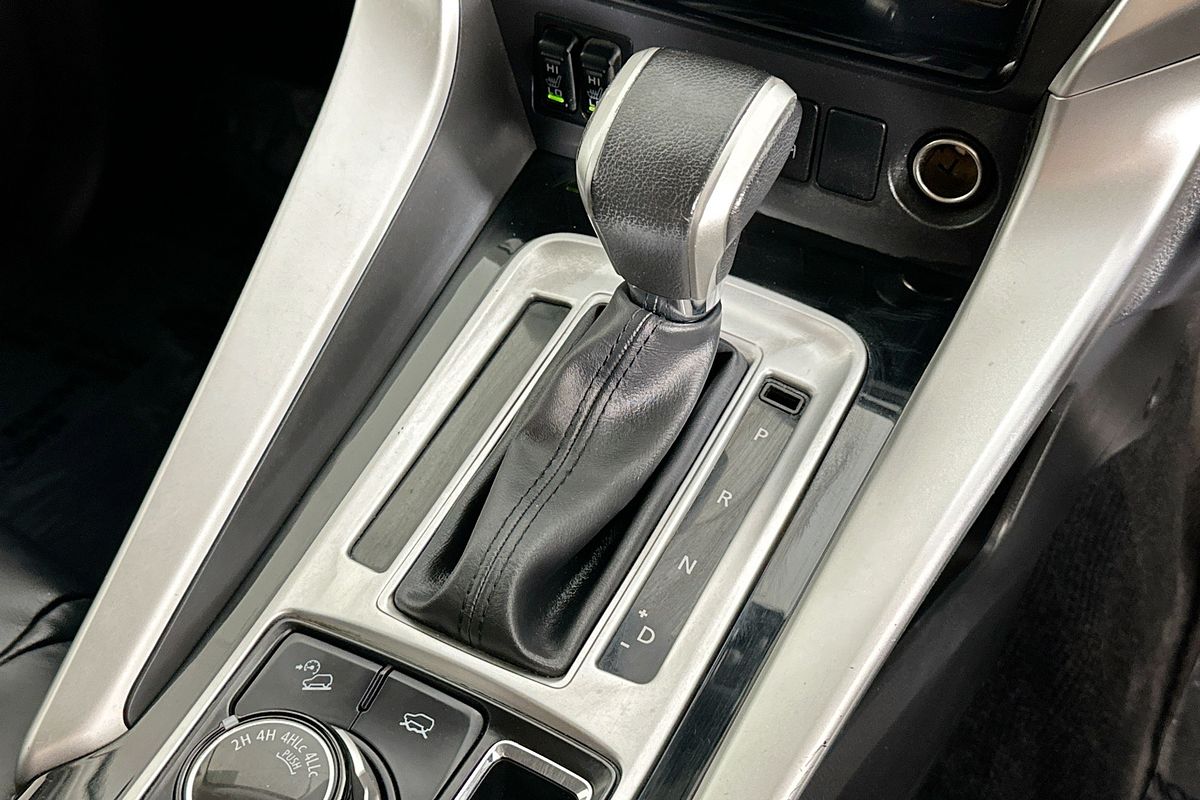 2016 Mitsubishi PAJERO SPORT EXCEED (4x4) QE