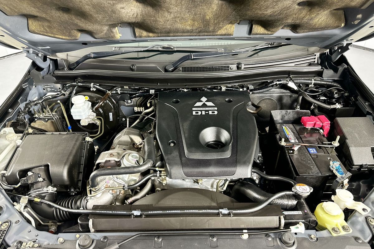 2016 Mitsubishi PAJERO SPORT EXCEED (4x4) QE