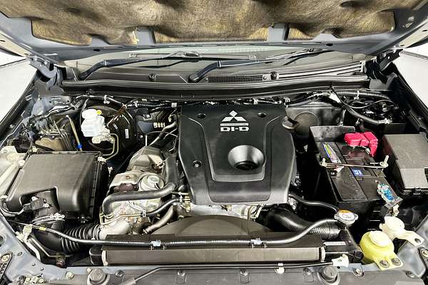 2016 Mitsubishi PAJERO SPORT EXCEED (4x4) QE