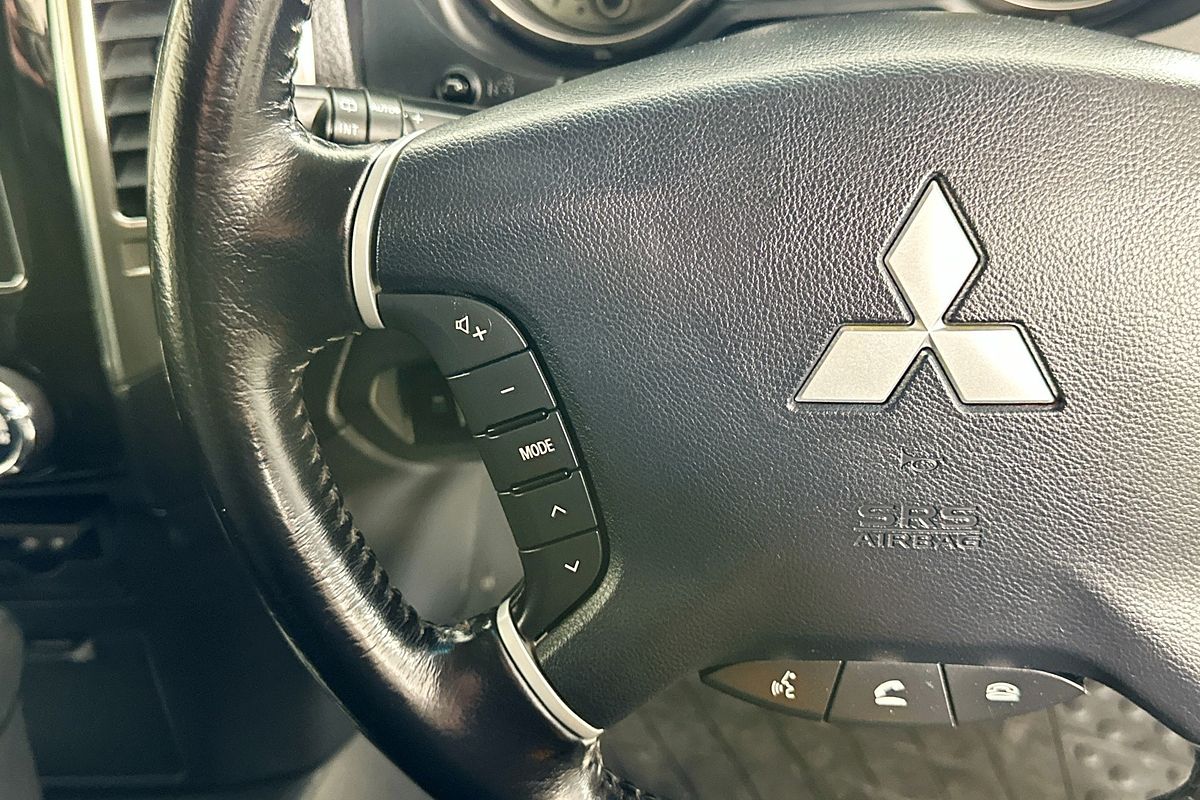 2016 Mitsubishi PAJERO GLS LWB (4x4) NX MY17