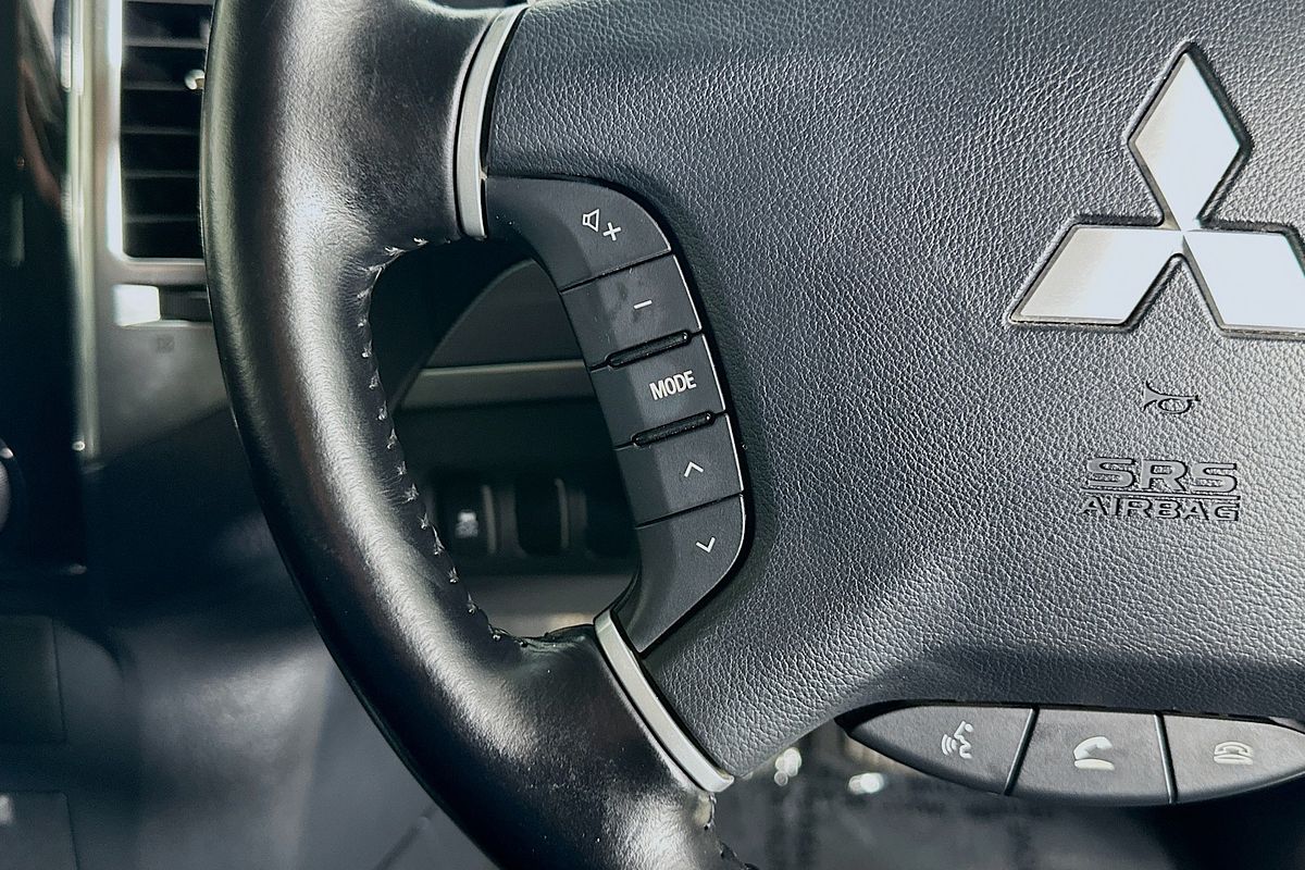 2015 Mitsubishi PAJERO GLX LWB (4x4) NX MY15