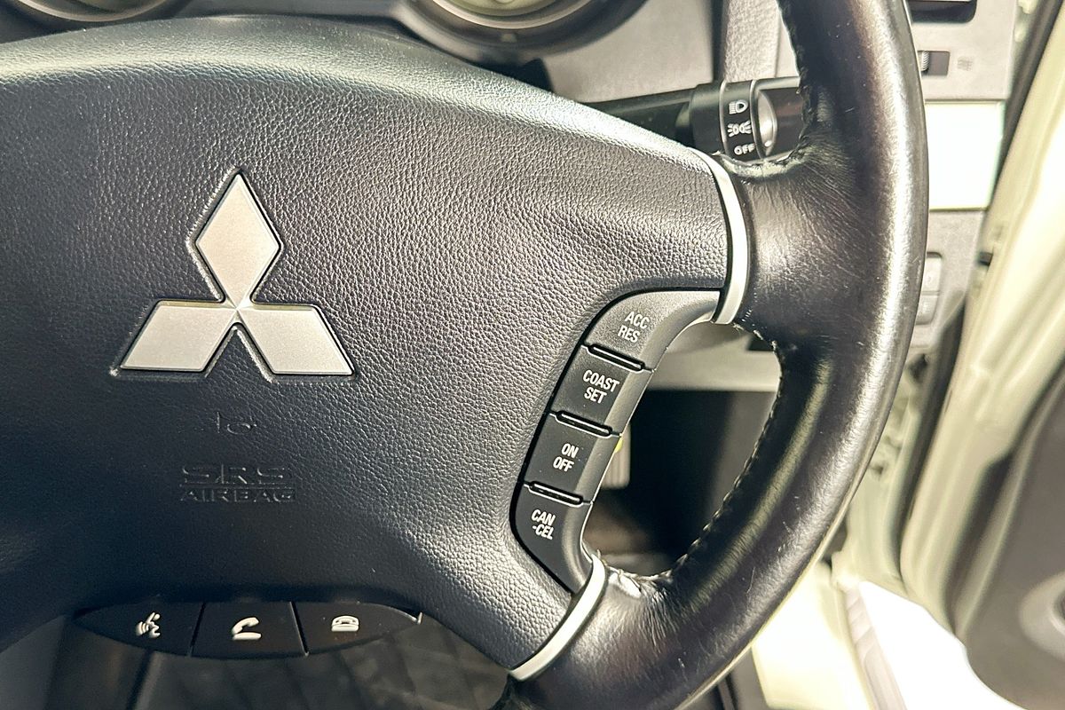 2016 Mitsubishi PAJERO GLS LWB (4x4) NX MY17