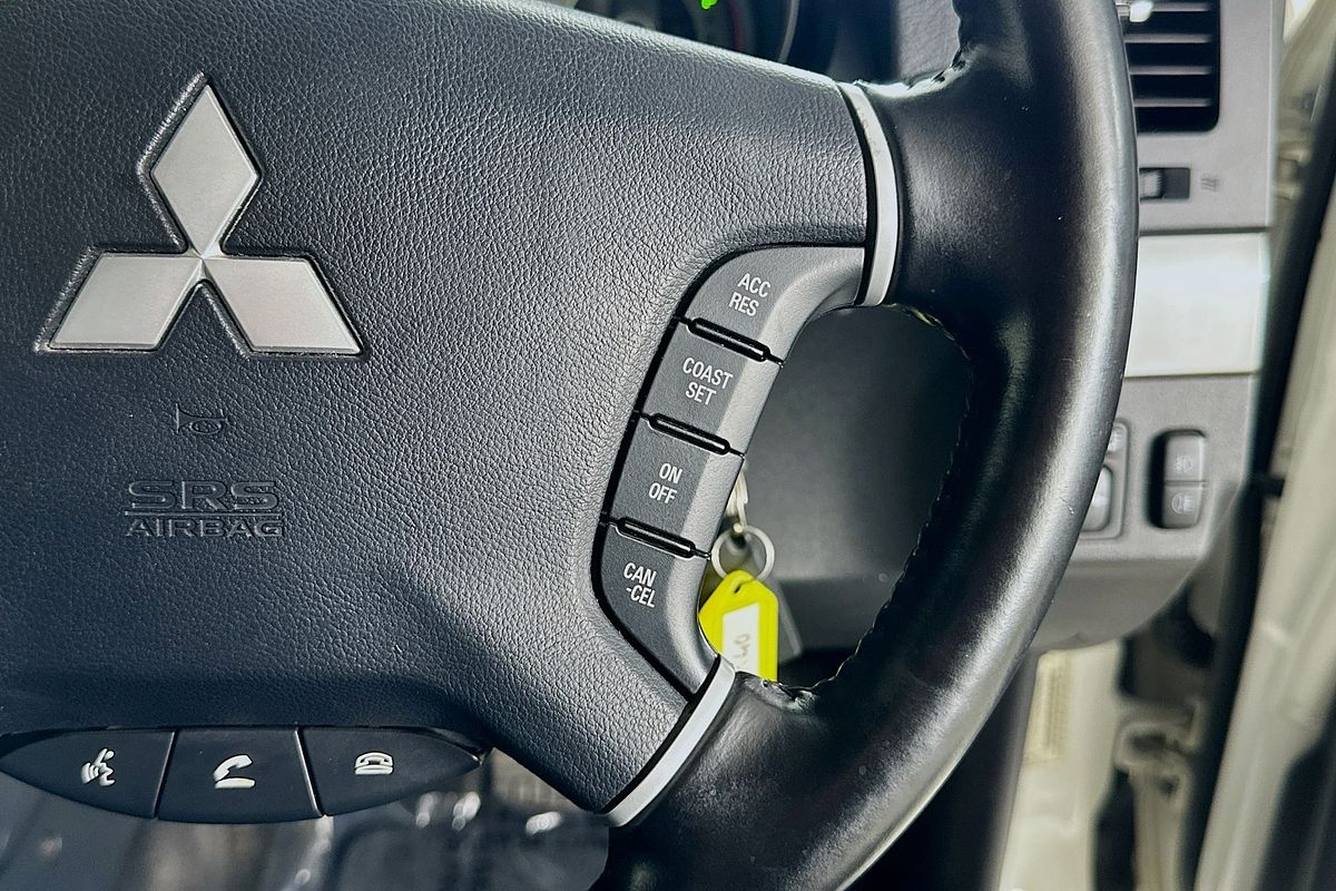 2015 Mitsubishi PAJERO GLX LWB (4x4) NX MY15