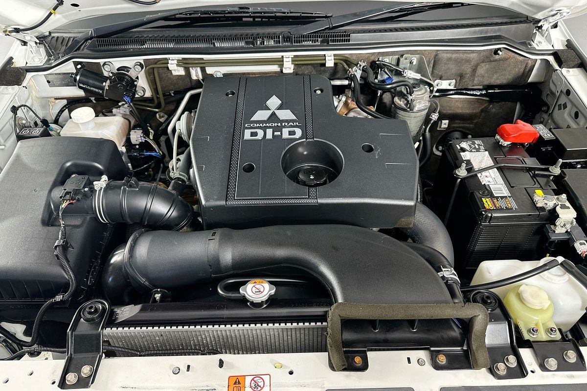 2016 Mitsubishi PAJERO GLS LWB (4x4) NX MY17