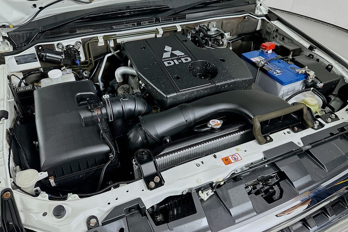 2016 Mitsubishi PAJERO GLX LWB (4x4) NX MY16