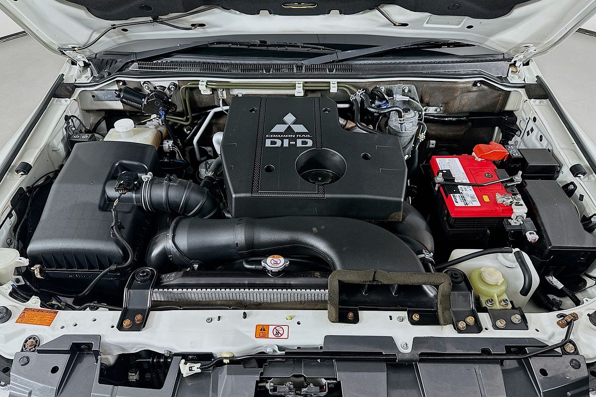 2015 Mitsubishi PAJERO GLX LWB (4x4) NX MY15