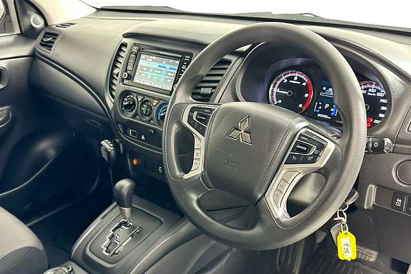 2021 Mitsubishi TRITON GLX (4x2) MR MY22 4x2