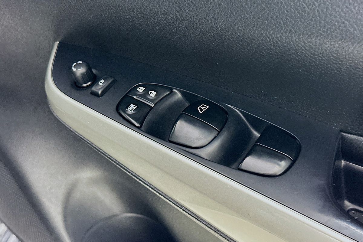 2015 Nissan NAVARA ST-X (4x4) NP300 D23 4X4