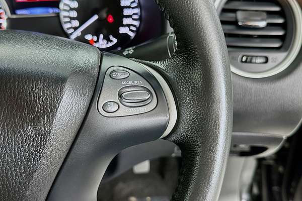 2016 Nissan Pathfinder ST R52