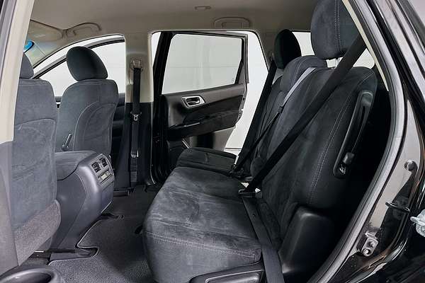 2016 Nissan Pathfinder ST R52