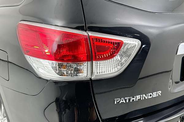 2016 Nissan Pathfinder ST R52