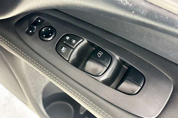 2015 Nissan PATHFINDER ST-L (4x2) R52 MY15