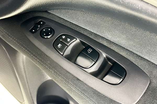 2014 Nissan PATHFINDER ST (4x2) R52