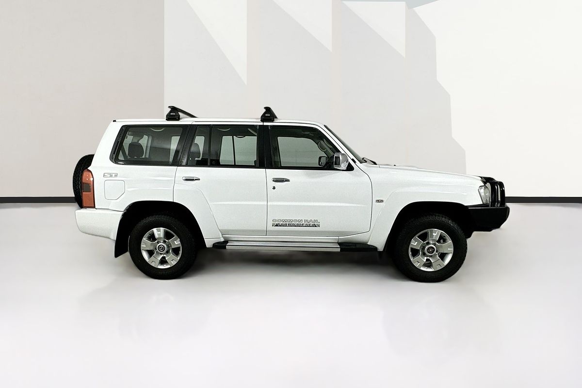 2015 Nissan PATROL ST Y61