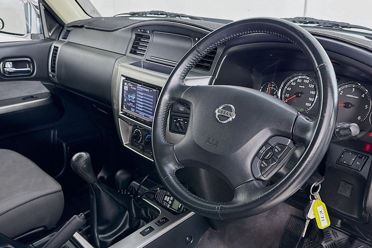 2015 Nissan PATROL ST Y61