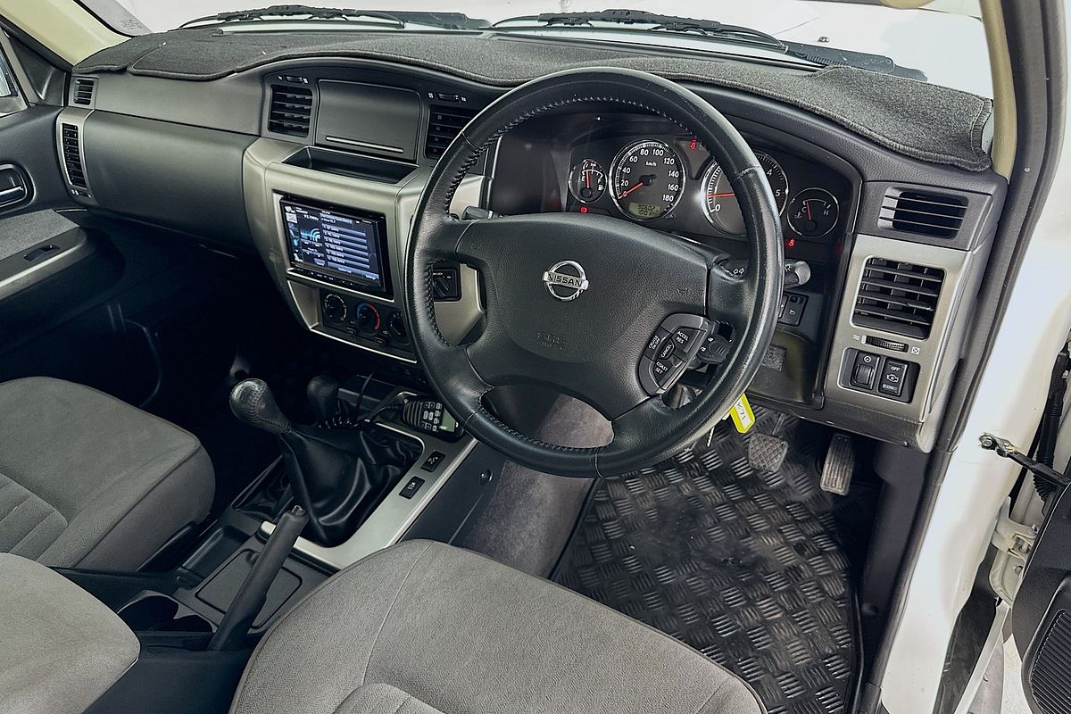 2015 Nissan PATROL ST Y61