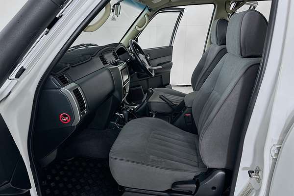 2015 Nissan PATROL ST Y61