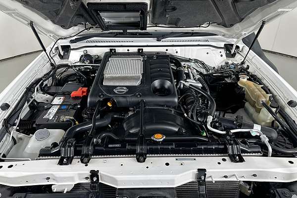 2015 Nissan PATROL ST Y61