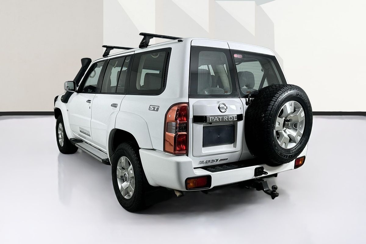 2015 Nissan PATROL ST Y61
