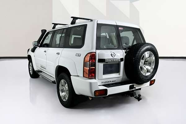 2015 Nissan PATROL ST Y61