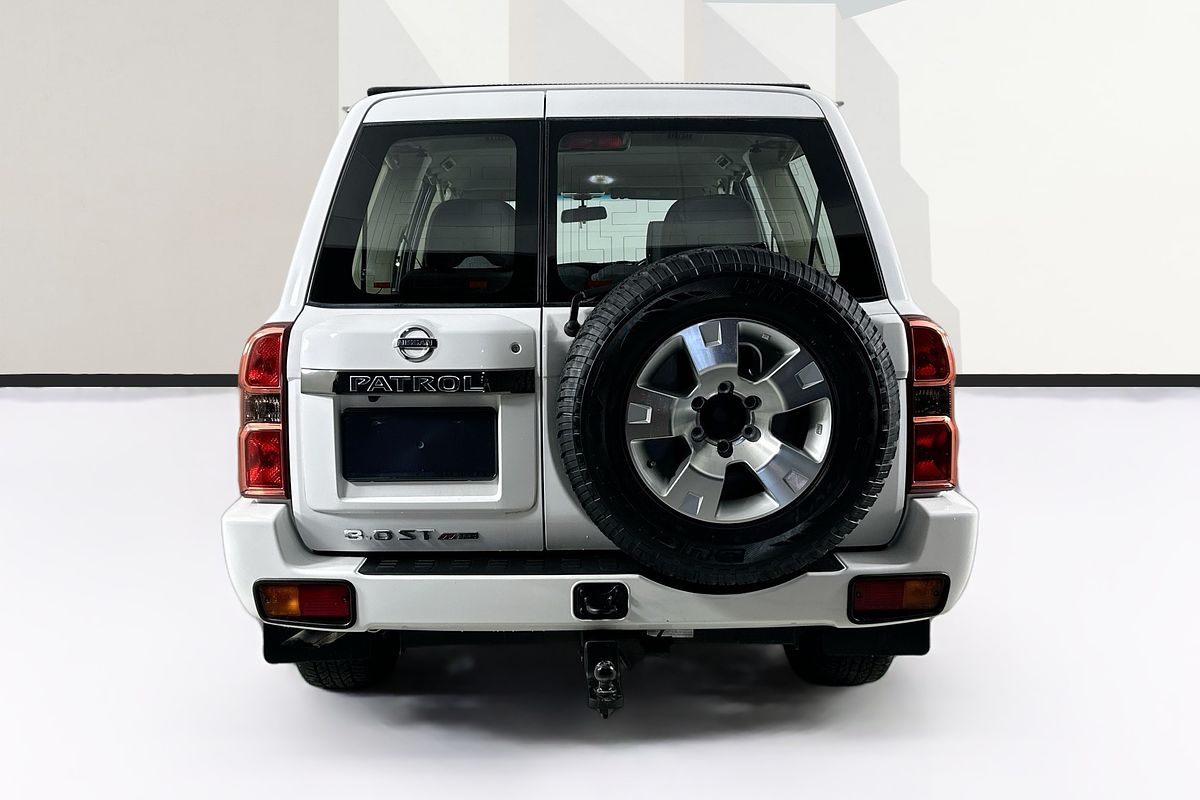 2015 Nissan PATROL ST Y61