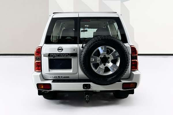 2015 Nissan PATROL ST Y61