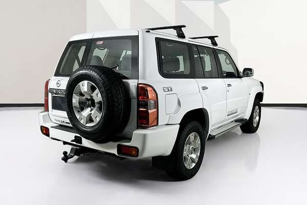 2015 Nissan PATROL ST Y61