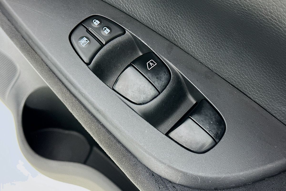 2014 Nissan PULSAR ST-L C12
