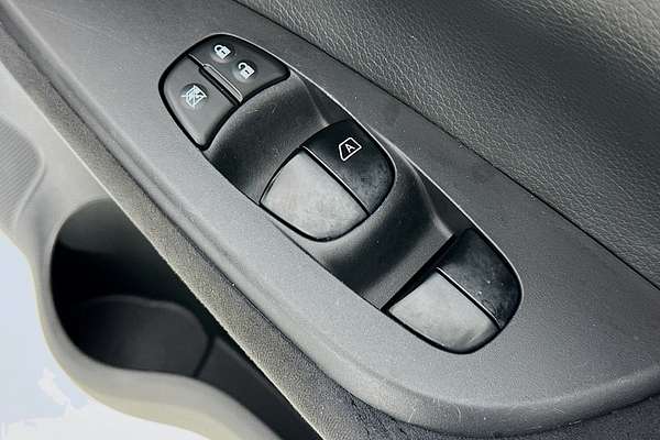 2014 Nissan PULSAR ST-L C12