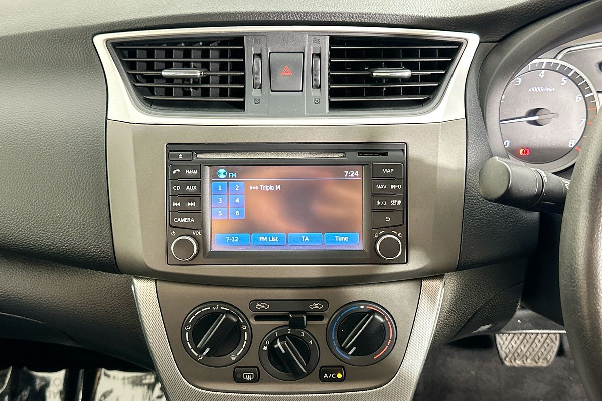 2015 Nissan PULSAR ST-L B17