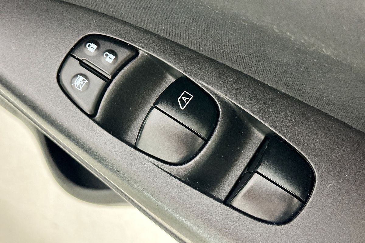 2015 Nissan PULSAR ST-L B17