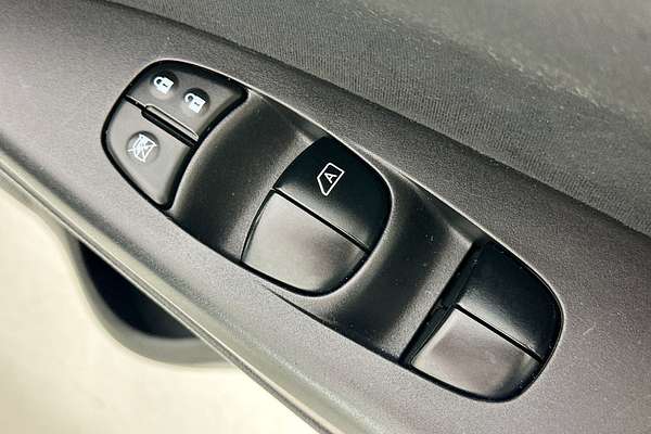 2015 Nissan PULSAR ST-L B17