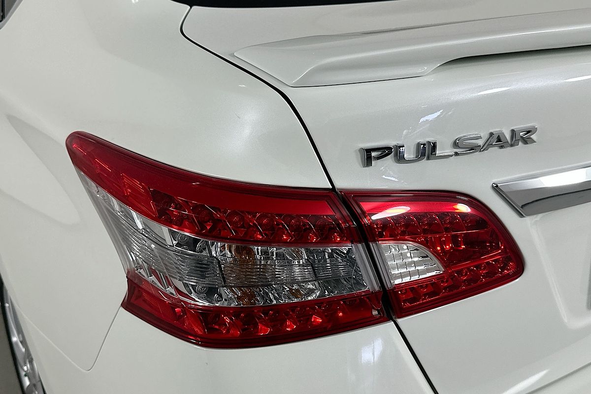 2015 Nissan PULSAR ST-L B17