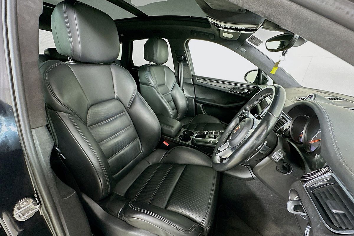 2015 Porsche MACAN TURBO MY15